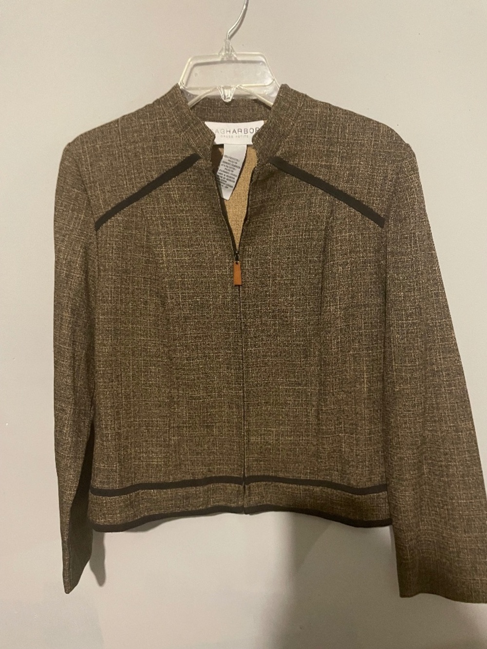 SAG Harbor women’s 10 petite brown zip up jacket